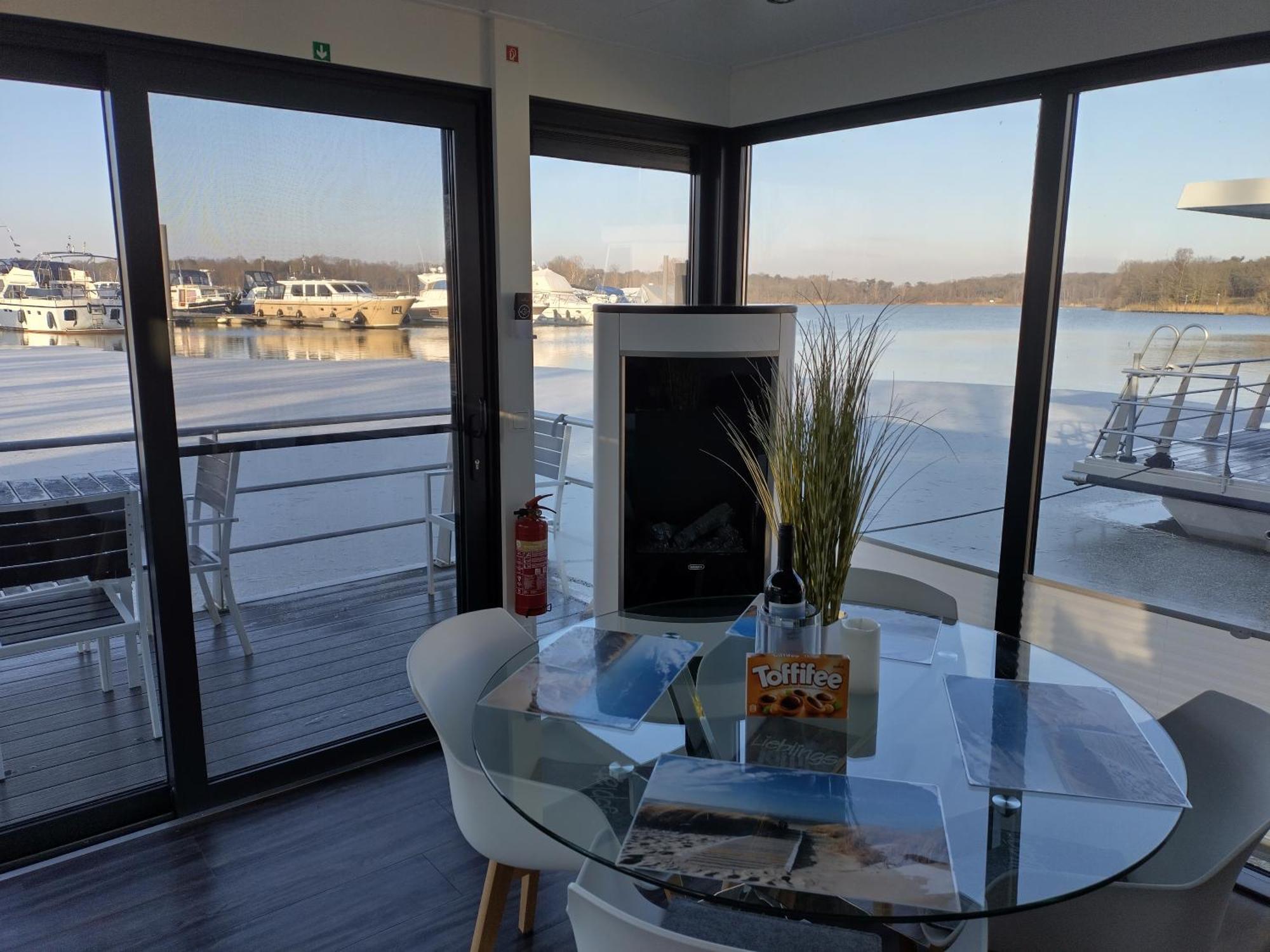 Hausboot Leukermeer Well Well  Exterior photo